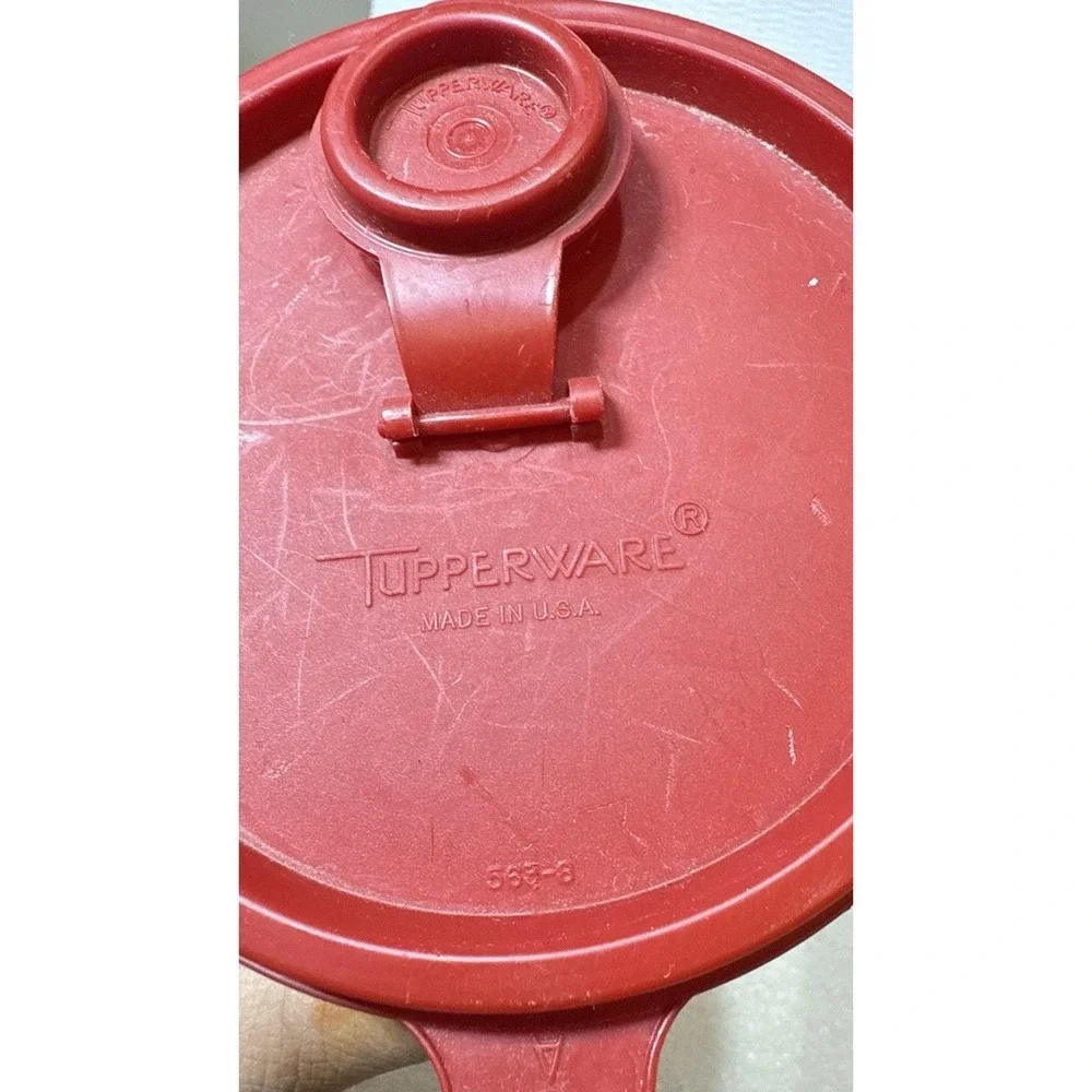 Tupperware ,medium Pitcher /Storage‎ Container W/Red Lid 563-8
